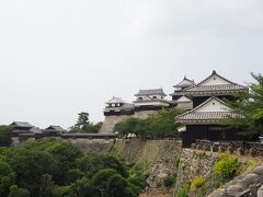 ＜2021.6＞
かんきつ王国愛媛
https://4travel.jp/travelogue/11700213
愛媛県、かなり上位で気に入りました！
松山城は姫路城と並ぶお気に入りになりました。
内子の蔵通りは一番のお気に入り。今年のマイブームに「宇和島鯛めし」がランキング(^^）
