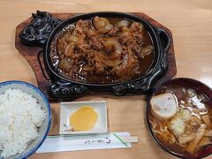 「牛バラ焼き定食￥1,200」を注文。