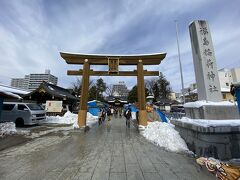 12月29日（水）です。
本日泊まらせていただく、おとぎの宿 米屋さんは須賀川市にございます。

JR東北本線 新白河行き普通 福島（始発）13時38分発→須賀川15時01分着

1時間半程の時間がありましたので、福島駅東口から徒歩約15分にあります、福島稲荷神社へ参拝に行きました。
意外と人が多かったことに驚きました。