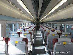 上越妙高駅から、「特急しらゆき」で、新潟駅へ向かいます。