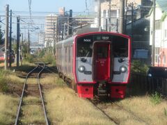 2021.10.31　熊本ゆき普通列車車内
南熊本で普通列車と行きかう。