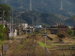 2021.10.31　別府ゆき特急ゆふいんの森３号車内
交換設備を潰したと思われる筑後大石。このあたりが筑後平野の東端ですぐ前方に山が迫って来る。