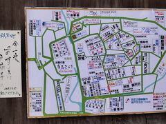 懐かしい意匠の町内案内図。商店名称を記載することを優先したレイアウトで面白い。
そう言えば我が地元の神奈川県横浜市金沢区の京急線と横浜シーサイドラインが接続する金沢八景駅近くにもまだありますね。