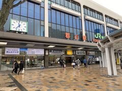 郡山駅に到着致しました。
東北地方では、仙台・いわきに次ぐ第3の規模を誇る都市である郡山とのことで、さすが立派な駅前でございました。