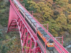 黒部峡谷鉄道はもともと日本電力、日本発送電による黒部川電源開発のための資材運搬用鉄道だったものを、1971年(昭和46年)から宇奈月～欅平間20.1kmを旅客として開業したものである。
今年黒部峡谷鉄道は創立50周年を迎えた。