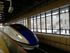 10:41発とき315号で上毛高原へ向かいます。乗車した新幹線はE7系