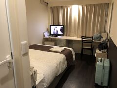 ホテルグランビューガーデン沖縄

2年ぶりの宿泊です
2年前に泊まった時はツインにしてくれたけど
今回は予約した通りのシングルルーム
