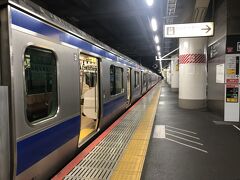2021年秋の乗り放題パスは上野からスタート。
初日は常磐線で仙台へ向かいます。
始発です…。コンビニもまだ開いてませんでした。