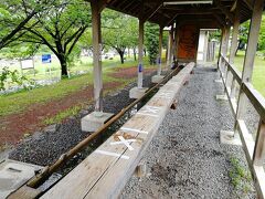 水紀行館というバス停で降りて道の駅 みなかみ水紀行館に寄ってきました。
無料で足湯につかることができました。