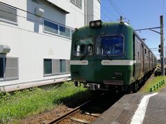 乗車するのは岳南鉄道8000系です。