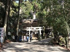 ●由岐神社

しばらく参道を歩いていくと、その脇に「鞍馬寺」の鎮守社である「由岐神社」が鎮座しているので、こちらにも参拝していくことに。