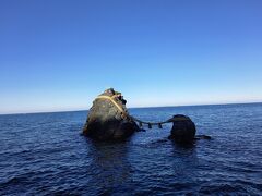 海の中の夫婦岩