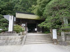 山寺の山門！