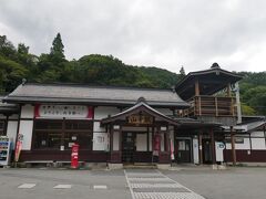 そして米沢から1時間ほどで山寺駅到着。
駅にコインロッカーがあるという情報があったので観光中の荷物を預けるために行ってみる。