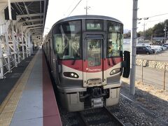 宮島口駅。
糸井行きに電車に乗車、三原駅で乗り換え尾道駅に向かう。