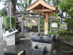 松本神社の前には井戸がありました。松本は湧水が豊富なことで知られています。