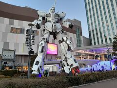 ダイバーシティお台場。

ガンダムさんがショッピングモールの前に鎮座しています。
結構な数、イベントも行われているようです。