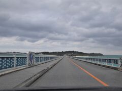 宮古本島と池間島を結ぶ全長1,425mの橋