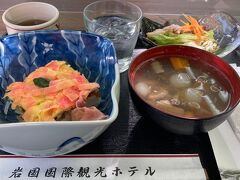 ■岩国名物■ 14:01
岩国寿司と太平。「岩国寿司セット」1000円。