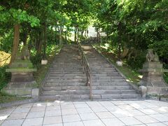 稚内駅前の１つ手前のバス停「神社前」で下車し、北門神社を参拝します。