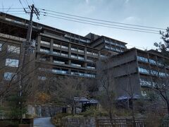 ようやく宿に戻ってきた。ひと休みしたあとゆっくり入浴しても、まだ夕食時間に間に合いそうだ。