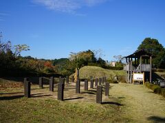 第二曲輪です。
長浜城は、戦国時代関東一円を治めた北条氏の水軍根拠地、重須湊を守るための城と考えられています。