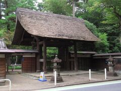 Twitterで見ていきたいと思ったお寺。茅葺きの総門からさっそく良い雰囲気。もとは650年前に岩槻に創建されたお寺で、禅修行の道場として知られます。