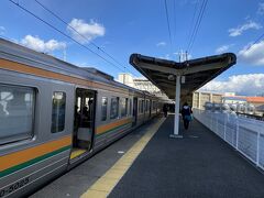 目的地である興津駅で下車。