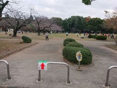  稲荷公園の中を通り抜けてゴールの豊川稲荷に向かいます。