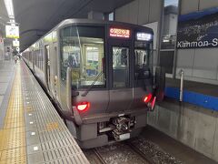 いつも利用している関空行きのバスがコロナの影響で運休していたので今回は電車で。乗り換えが面倒なのでバスのほうがありがたいのですが、状況が状況なので仕方ないですね。