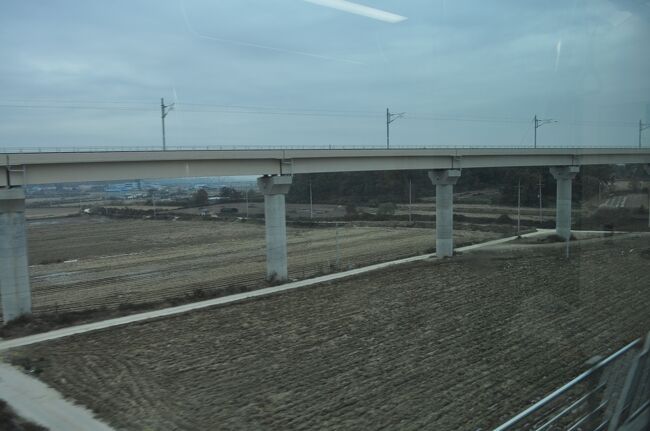 　単線区間を高速鉄道KTXが走る、不思議な体験ができそうです。(笑)