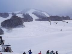 28日のたざわ湖スキー場　奥の秋田駒ヶ岳は見えませんが、まあまあ