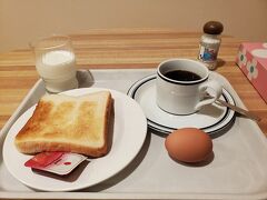 1月2日(4日目)。
ホテルのサービス朝食を食べます。毎日同じメニューだけど、シンプルなので、飽きません。

朝ごはんを食べてから、ファミリーマートでお昼ごはんを購入して、ダイビングショップのお迎えを待ちました。

朝は雨が強く降っていて、どうなる事かと思いましたが、ショップに着く頃には止みました。