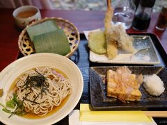 駐車場向いの、おはぎ屋さんで早めの昼食を取ります。

おはぎ屋定食。
蕎麦と笹寿司のセットです。
笹寿司の中はマスと油揚げでした。