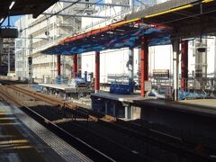 吉祥寺駅に着きました。
快速線は、１２両化のためにホ－ム伸ばしています。
