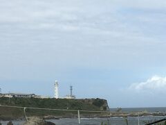 長九郎稲荷神社から海岸沿いに進むと犬吠埼灯台が見えてきました。