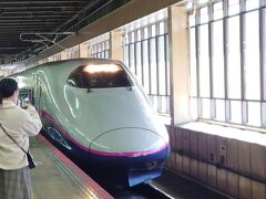 ★12:05
新幹線発車の15分前に大宮駅に到着後、買い出しを済ませて「とき」に乗車。この日の新幹線は混雑していてほぼ満席。