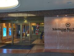 横浜高島屋側の入口から横浜ベイシェラトン ホテル＆タワーズに戻ります。