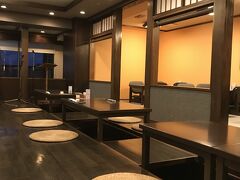 時間になったのでホテル内の沖縄郷土料理のレストラン『舟蔵』に入店。
掘りごたつ式の座敷席に案内される。

料理は、御膳ではなく、単品で注文することにした。

この後の写真は、注文した料理の一部。