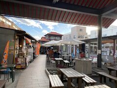駅前の店は大晦日で全く営業していませんでしたが、浅間大社前のお宮横丁はやっていました。
ここでようやく昼食です。