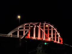 今日のサザンゲートブリッジは赤いライトアップでした。