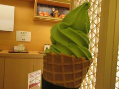 なんて、思ってるうちに、あっと言う間に京都駅。

祇園辻利でソフトクリーム食べて、１回ホテルで休憩。