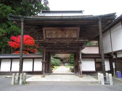 金剛峯寺から歩いて金剛三昧院まで歩いてきました。少し坂道を上ります。このお寺も以前、まだ御朱印ブームになる前の頃、仏塔古寺十八尊の巡礼で訪ねました。