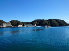 【ホテル浦島】

漁港から「ホテル浦島」方向です(^^)