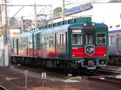 新今宮から南海高野線の急行に乗って、橋本駅までやってきました。車庫には観光列車の「天空」が待機していました。いつか乗ってみたい。