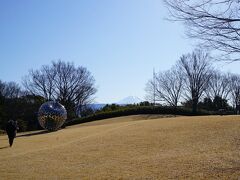 美術館をでると富士山も見えました。
いつも富士山は北にある静岡県民にとって、南（太陽の方角）に見える富士山は新鮮です。
