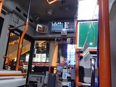 那覇空港に着くとすっかり暗くなっていました。
空港から直接路線バスに乗って宜野湾へ向かいます。
沖縄バス　120番　伊佐バス停まで640円
