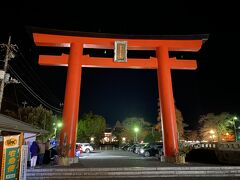 4時20分ごろに浅間大社に到着。
日の出2時間以上前なので、富士山は全く見えません。