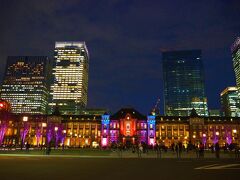 東京ミチテラス
今年は大々的なイベントが行われるわけでなく、
赤レンガ駅舎と行幸通りの木々のライトアップだけでした