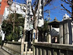 法昌寺より昭和通りへ出てしばらく歩くと右側の住宅街の中に、次の目的地、朝日弁天院がありました。